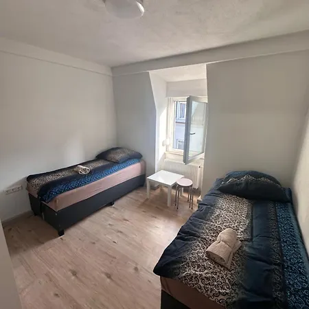 Apartment 4-zimmer Mit 7 Betten Ideal Fuer Familien Oder Gruppen Augsburg